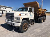 1990 FORD F900 SPREADER TRUCK, AUTO,