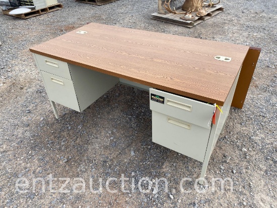 30" X 5' X 30" OFFICE DESK
