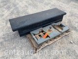 B&W HITCH AND PICKUP BED TOOLBOX