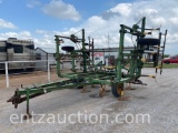 JD 24' CHISEL, DOUBLE FOLD WITH HARROWS