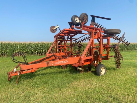 RICHARDSON 30' SWEEP, PICKERS
