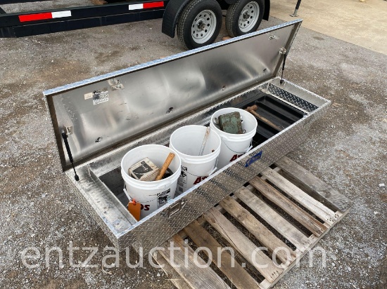 UWS ALUMINUM TOOLBOX AND 3 BUCKETS