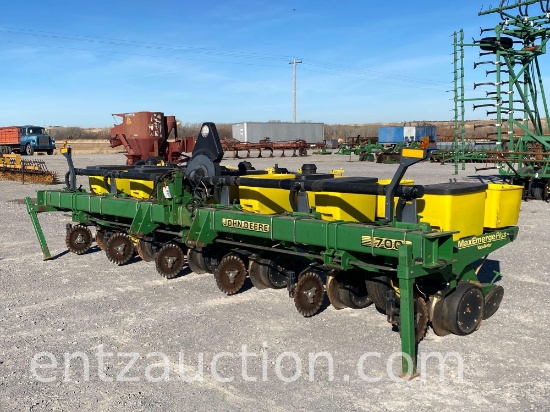 JD 1700 PLANTER, 6 ROW, 40" OPENING,