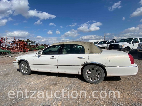 2003 LINCOLN TOWN CAR, LEATHER SEATS,