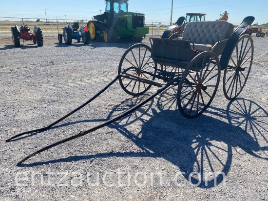 EARLY 1900'S HORSE DRAWN DOCTOR'S CARRIAGE