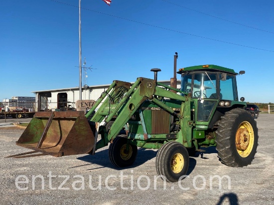 1982 JD 4240 TRACTOR, 3PT, PTO, 8 SPEED POWER