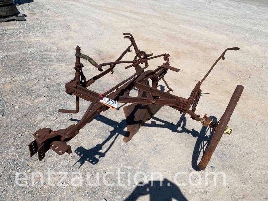 ANTIQUE SINGLE BOTTOM PLOW