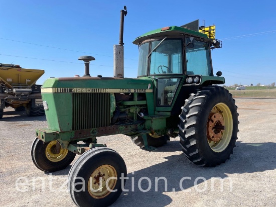 1981 JD 4240 TRACTOR, C&A, 8 SPEED, POWERSHIFT,