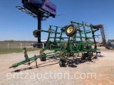 JD 2400 CHISEL, 28', DF, 18