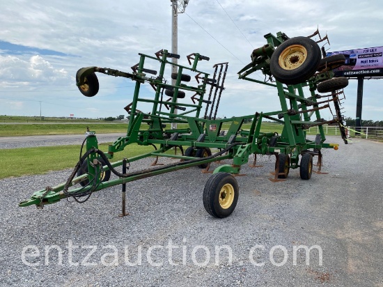 JD 2410 CHISEL, 35', DF, 3 BAR HARROW, 18'' SWEEPS,