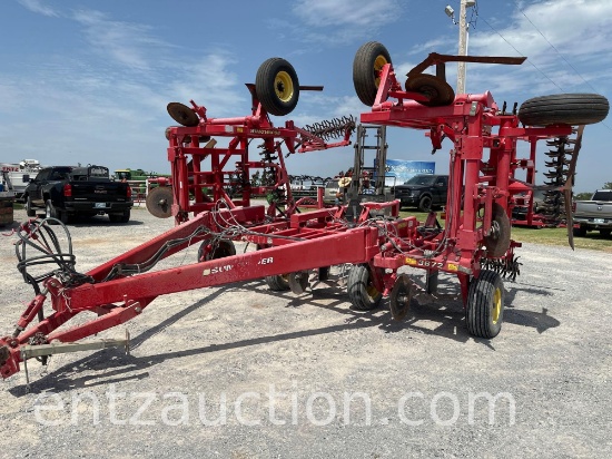 SUNFLOWER 3672 SWEEP, 35', 7 BOTTOM,