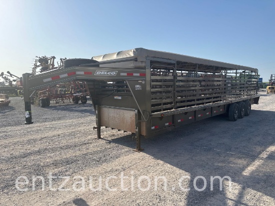 2018 DELCO STOCK TRAILER, 6' 8'' X 32' , TRIPLE
