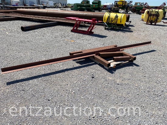 LOT OF 4X4 METAL VARIOUS LENGTHS, AND 4X3 ANGLE