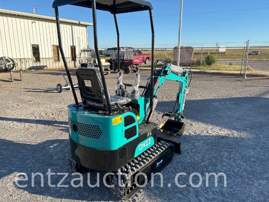 AGT QH12 MINI EXCAVATOR, BRIGGS 13 1/2 HP, BACK