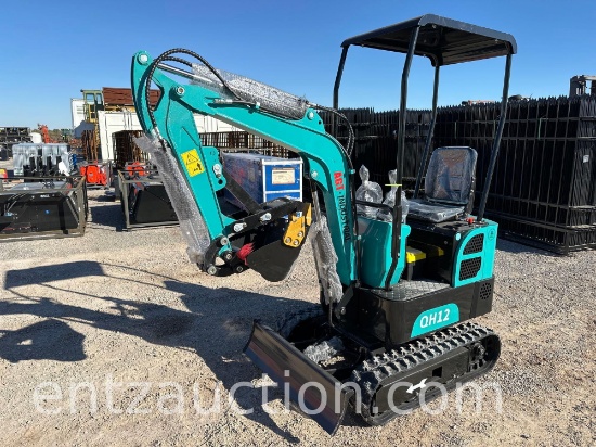 AGT QH12 MINI EXCAVATOR, BRIGGS 13 1/2 HP GAS