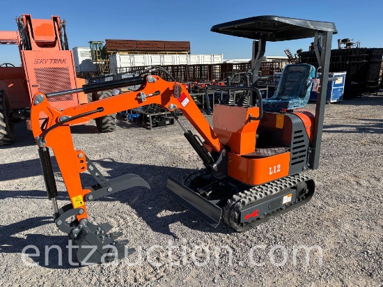 AGT MINI EXCAVATOR L12, BRIGGS 13 1/2 HP GAS