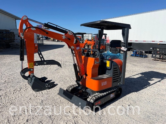 AGT MINI EXCAVATOR L12, BRIGGS 13 1/2 HP GAS