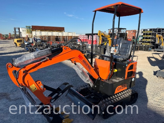 AGT MINI EXCAVATOR QH12, 14'' BUCKET, 39'' BACK
