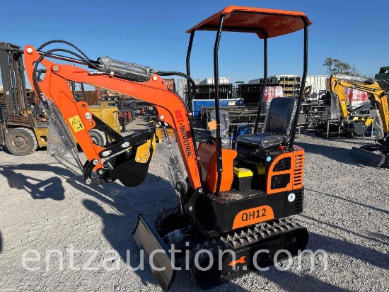 AGT MINI EXCAVATOR QH12, 14'' BUCKET, 39'' BACK