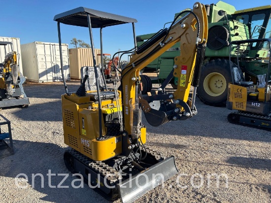 AGT MINI EXCAVATOR H15, 15" BUCKET,