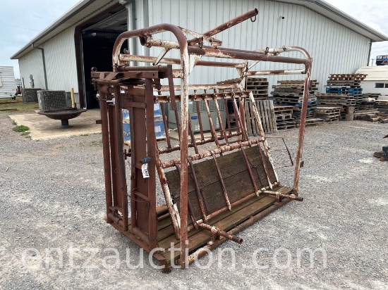 MANUAL CATTLE SQUEEZE CHUTE