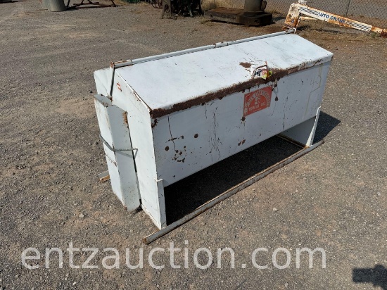 BAR SIX CAKE FEEDER, 1000 LB,