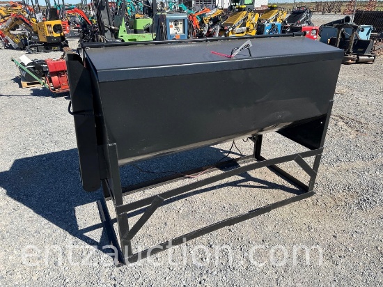 BAR 6 CAKE FEEDER, 1,000 LB CAPACITY