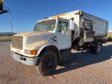 1990 INTERNATIONAL 4900 FEED TRUCK,