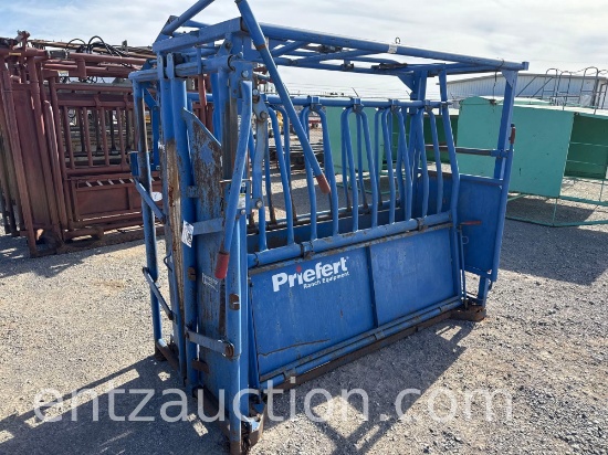 PRIEFERT MANUAL CATTLE CHUTE, LEFT HAND