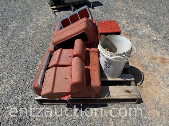 LOT OF KANE CREEP FEEDERS, PLASTIC W/ WATER