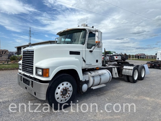 2008 MACK PINNACLE SEMI, DAY CAB, MP8 ENGINE,
