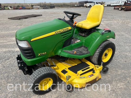 2009 JD X744 ULTIMATE LAWN MOWER,