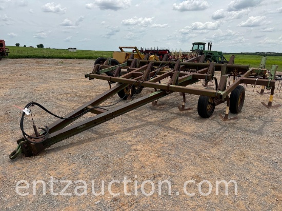 JD 1610 CHISEL, 17' SPRING SHANK, 16" SWEEPS,