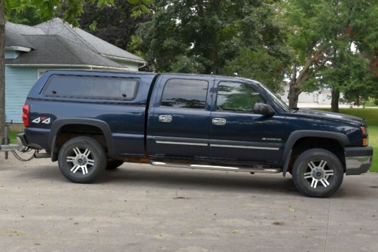 2005 Chevy 2500 HD, 4 Door, 6.0 Liter, Automatic, Leather Interior, Topper, 136,500 Miles, Excellent