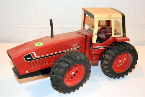 Ertl International 3588 2+2 Tractor, 1/16th Scale