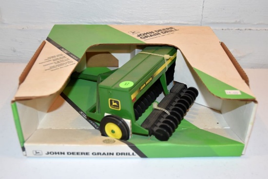 Ertl John Deere Grain Drill, 1/16th Scale With Box