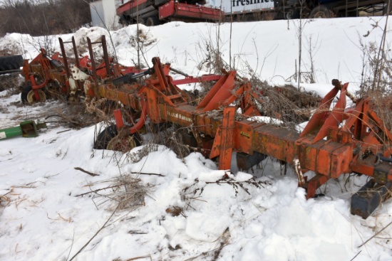 Nobel 6 Row 60” Pumpkin Cultivator, Hydraulic Wing Fold