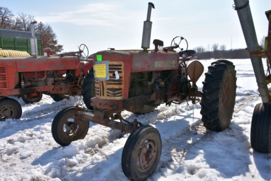 1954 Farmall 400 Gas Tractor, 15.5x38 Good Rubber
