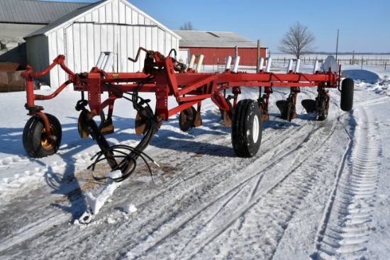 IHC 700 Plow 7x18’s, Auto Reset, On-Land Hitch, Coulters