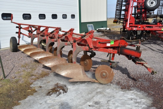 IHC 720 Plow, 5x18’, 3 Point, Coulters