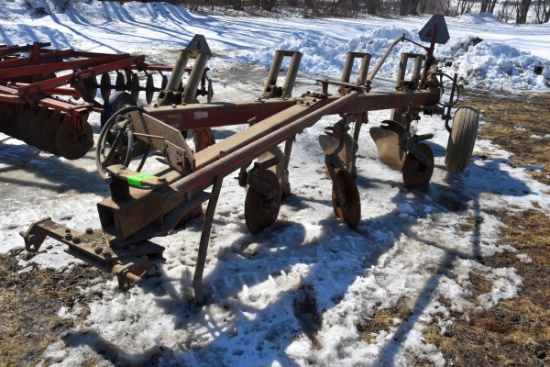 International 720 Plow, 4×18’s, 3pt., Coulters