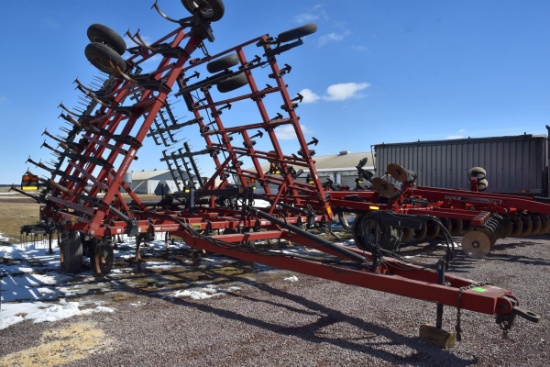 2001 Case IH Tiger Mate II Field Cultivator, 38.5’, Good Sweeps, Gauge Wheels, 4 Bar Harrow, Walking