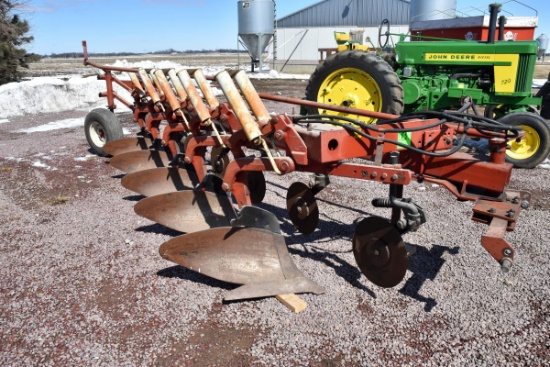 IHC 720 Plow, 5x18’s, Auto Reset, 3pt., Coulters