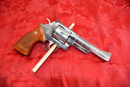 S&W 44 Mag Revolver, SS, 6" Barrel, Sport Lock Case