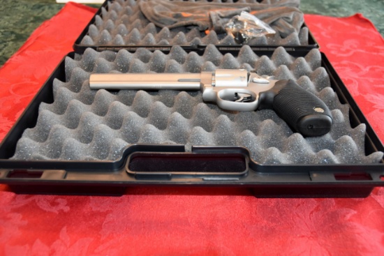 Taurus Tracker 22 Mag Revolver, 8" Barrel, 7 Shot, Hard and Soft Case