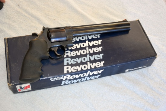 S&W Model 29,  44 Magnum Revolver, 6 Shot, Double Action, Box, SN: BD52595