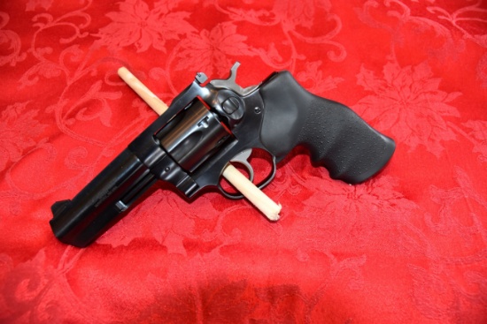Ruger GP100 357 Revolver, Speed Loader, Case
