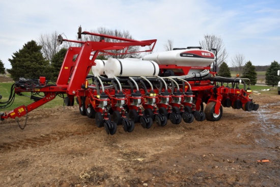 2011 White Agco 8524 Planter CFS, 24 Row 20’’, (2) 200 Gallon Liquid Fertilizer Tanks, Corn And Bean