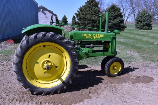 John Deere B Unstyled Narrow Front Fenders, SN: 28722