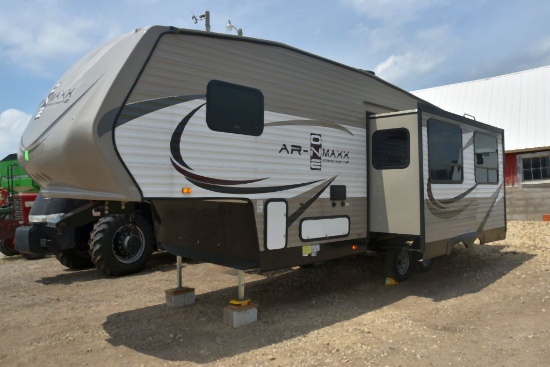 2017 Starcraft 28’ 5th Wheel Travel Trailer/Camper 1 Slide Out, Loaded With Options, Looks Like New